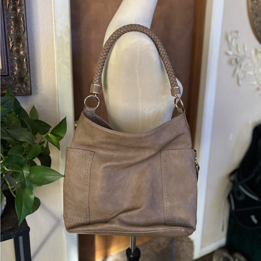 Elegant, boho shoulder bag.